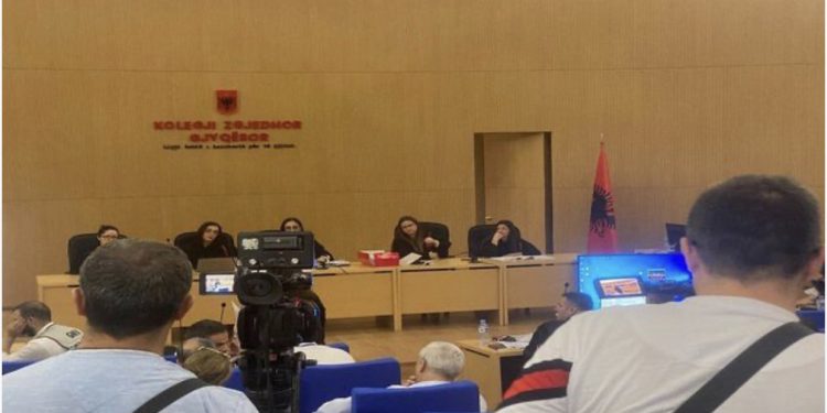 Kuçova/ Hapen 4 kutitë e para, dalin 71 vota më shumë se sa ishin shënuar në procesverbal