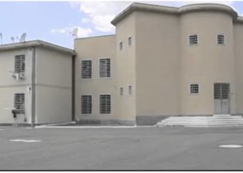 Lejonin futjen e drogës në qeli, pezullohen nga detyra 3 policë të burgut të Peqinit