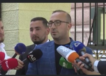 “Ka filluar luftë e errët brenda PD-së”, Korreshi: E turpshme, deputetët janë sharë me “libër shtëpie”