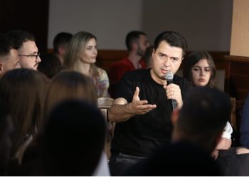Basha: S’jam penduar për përjashtimin e Berishës! Sali, ku e ke revolucionin?