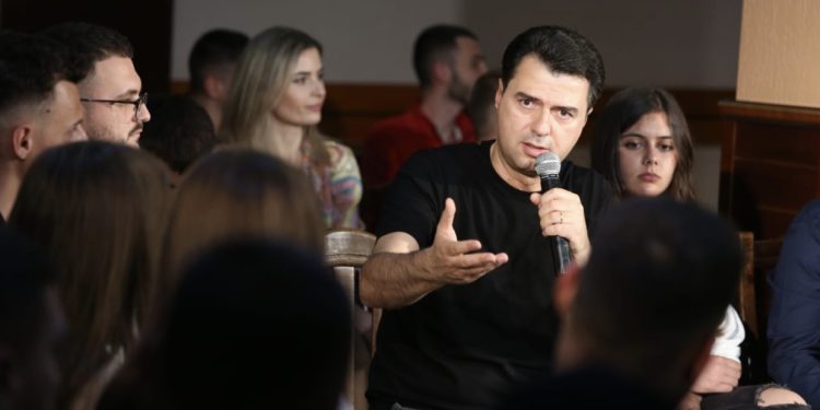 Basha: S’jam penduar për përjashtimin e Berishës! Sali, ku e ke revolucionin?