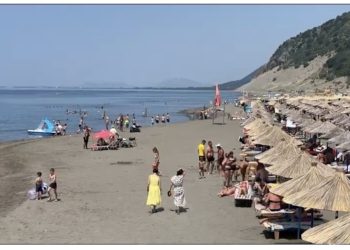 Parandalohet tragjedia në Shëngjin, shpëtohet nga mbytja pushuesi