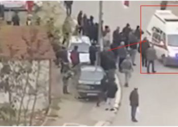 VIDEO/ Gazeta e huaj nxjerr videon: Ja si serbët shpërndanin armë me ambulancë në Veri të Kosovës