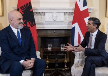 Hyn në fuqi marrëveshja Rama-Sunak, të burgosurit do transferohen në Shqipëri