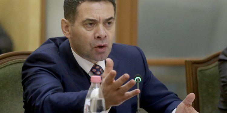 BKH nisi kontrollet, Ahmetaj: Familjes po i bëhet reprezalje, pleqve u morën celularët