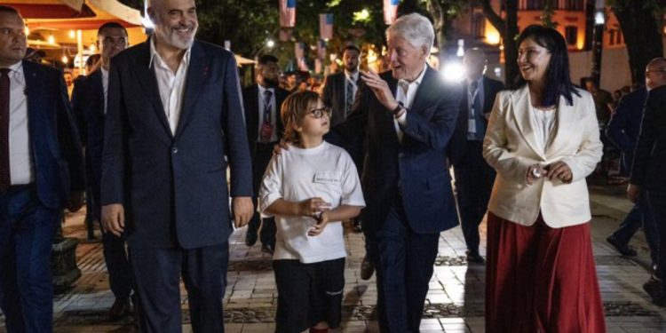 Bill Clinton pas vizitës në Shqipëri: Faleminderit për një mbrëmje që nuk do ta harroj kurrë