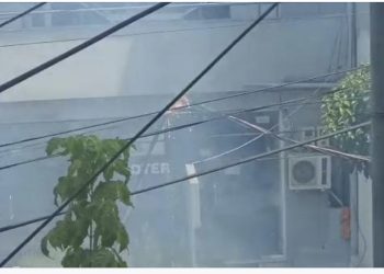 VIDEO/ Digjen telat e rrymës elektrike në Sarandë, panik tek qytetarët