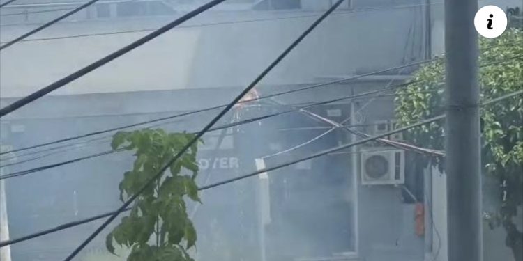 VIDEO/ Digjen telat e rrymës elektrike në Sarandë, panik tek qytetarët