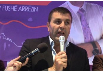 “Je i arrestuar”! Kush ia vuri hekurat natën ish-kryetarit të bashkisë?