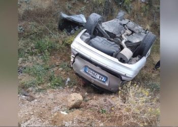 Aksident në Rrugën e Arbrit, mjeti del nga rruga dhe kthehet përmbys