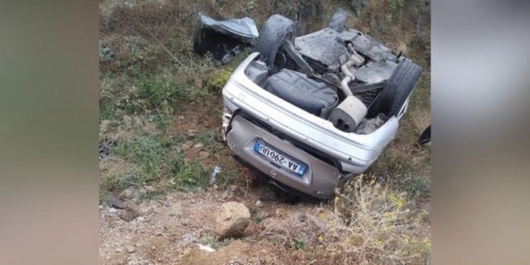 Aksident në Rrugën e Arbrit, mjeti del nga rruga dhe kthehet përmbys