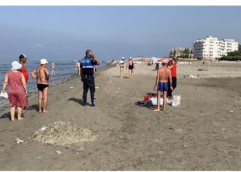 Erë dhe dallgë të forta, plazhi pa roje! Si u mbytën babai me fëmijët në Kavajë?