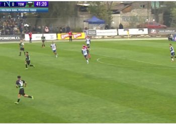 VIDEO/ E pazakontë, tërmeti ndërpret ndeshjen e futbollit