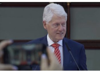 Bill Clinton flet për situatën në Veri të Kosovës: Ta ndalim këtë marrëzi