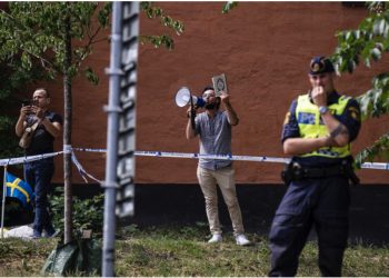 Pas Kuranit, Suedia lejon djegien e Biblës dhe Tevratit para ambasadës izraelite. Reagon ashpër Izraeli