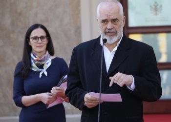 Edi Rama vazhdon operacionin “fshesha” np qeveri, shkarkon ministren Delina Ibrahimaj!