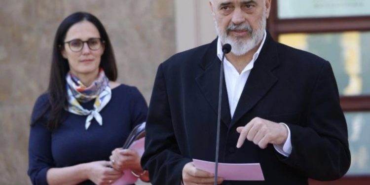 Edi Rama vazhdon operacionin “fshesha” np qeveri, shkarkon ministren Delina Ibrahimaj!