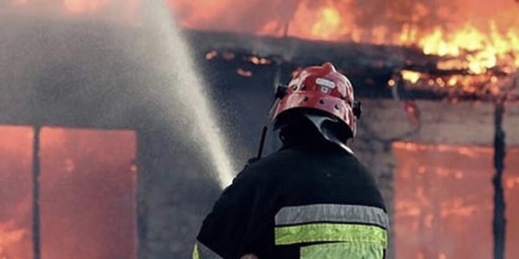 Shpërthen bombola e gazit! Komshiu vrapon të fikë zjarrin, djeg këmbën