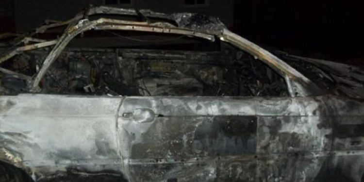 Atentati në Fushë Krujë! Brenda makinës me targa të vjedhura u gjetën tre kallashë