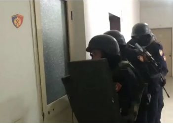 “Hape derën, duart lart”! Arrestohet ish-shefi i policisë, dyshimet e para