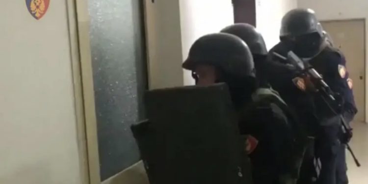 LAJM I FUNDIT/ Merren peng 4 turistë në Durrës