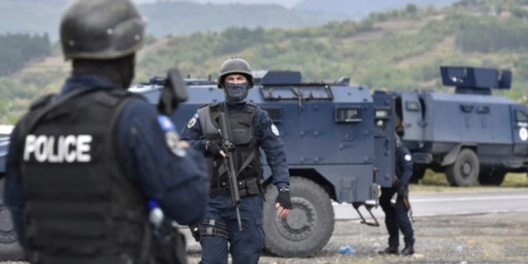 Policia blindon pikën doganore të Jarinjes, dyshohet se drejt Kosovës është nisur një grup i madh serbësh