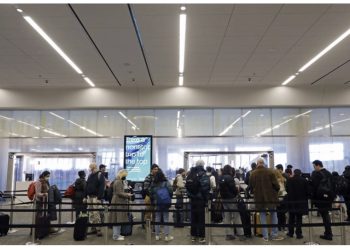 SHBA/ Përmbytje të mëdha dhe tornado, anulohen qindra fluturime në Nju Jork