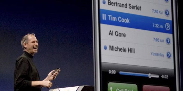 Çmenduri, iPhone i vitit 2007 shitet në ankand 400 herë më shumë se vlera e tij