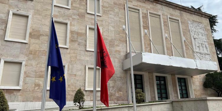 EMRAT/ Ndryshime në Qeveri / Shkarkohet zv.ministrja e Ramës dhe prefekti i Kukësit, emërime të reja edhe Kadastër