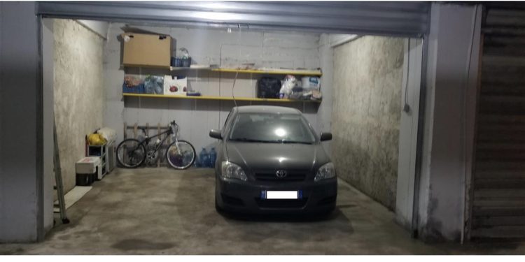 Dyshime e para/ Pse vdiq fëmija brenda makinës në Tiranë?