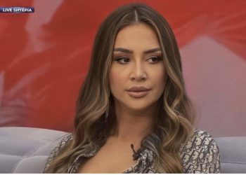 “O Zot kamarierja e Lushnjes në cover”/ Kiara nuk i kursehet ndjekëses pas ofendimeve në rrjetet sociale