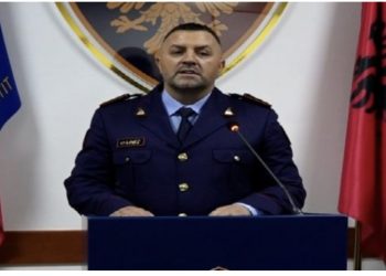 Del FOTO/ Kush është ish-drejtori i lartë i policisë që u arrestua në gjumë?