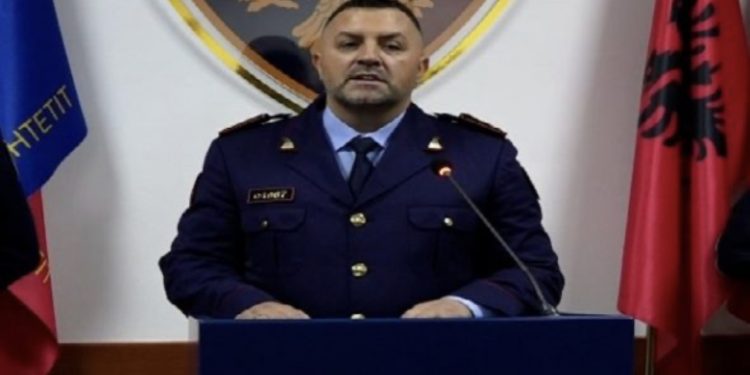 Del FOTO/ Kush është ish-drejtori i lartë i policisë që u arrestua në gjumë?