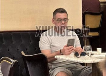 Arratia e Arben Ahmetaj, shfaqet në një tjetër aeroport: Nuk e ka kaluar Mesdheun