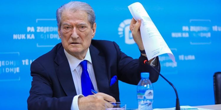 Afera e djegësave/ Berisha: Rama nuk mund të shpëtojë duke bërë kurban Peleshin, ai është i zhytur me firmën e tij