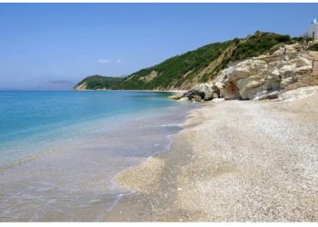 67% e plazheve në Shqipëri me cilësi të shkëlqyer uji. Ja 8 zonat ku nuk duhet të laheni