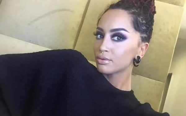 U tallën me muzikën e saj, Dafina Zeqiri i përgjigjet Aleksandër Gjokës dhe Elton Dedës