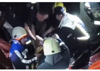 FOTO/ Makina ra në humnerë! Këta janë dy të rinjtë që vdiqën në Tiranë