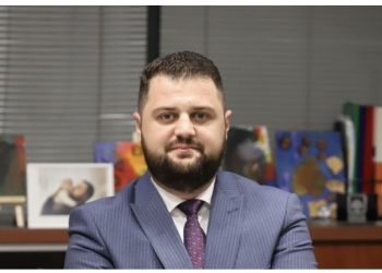 Çarja e tretë në PD/ Njeriu i Bashës që i mori vulën Bardhit: Jeni patericë e Berishës