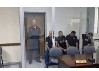 VIDEO-“Talebanët” e Krujës kokulur me pranga brenda “kafazit”