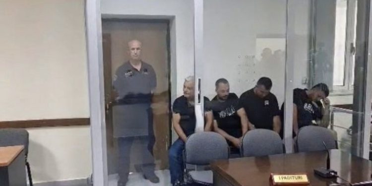 VIDEO-“Talebanët” e Krujës kokulur me pranga brenda “kafazit”