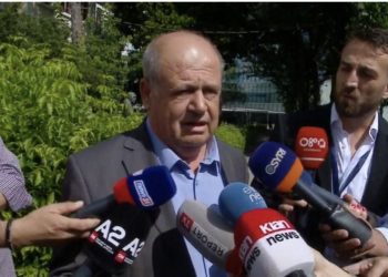 I doli emri te përgjimet/ Baftjar Zeqaj shet Ahmetajn: E kam pasur vetëm shok partie