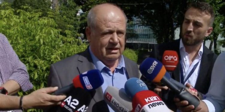 I doli emri te përgjimet/ Baftjar Zeqaj shet Ahmetajn: E kam pasur vetëm shok partie