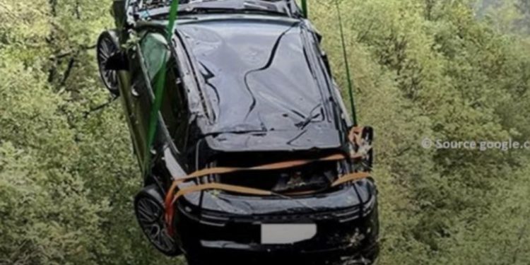 EMRAT/ Thellohet tragjedia e aksidentit në Tiranë/ ‘Range Rover’ ra në humnerë, 2 të vdekur