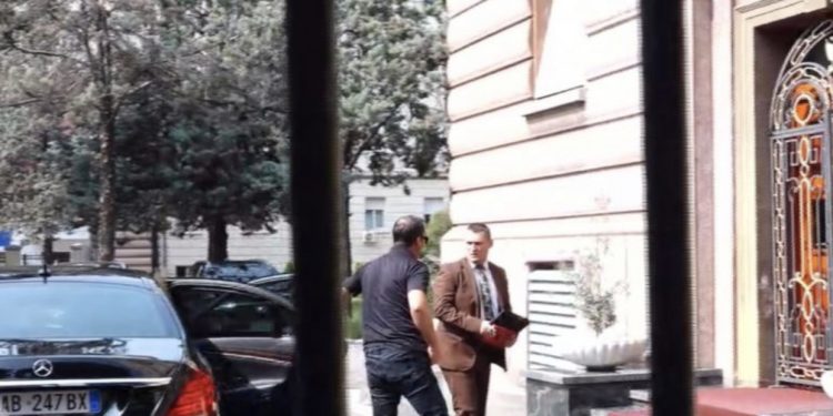 Dumani futet në Kryesinë e Kuvendit: Me jepni leje të arrestoj Ahmetajn