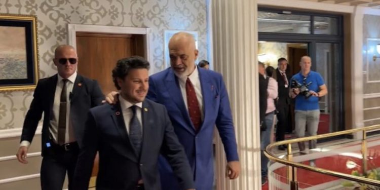 Rama takon kryeministrin e Malit të Zi