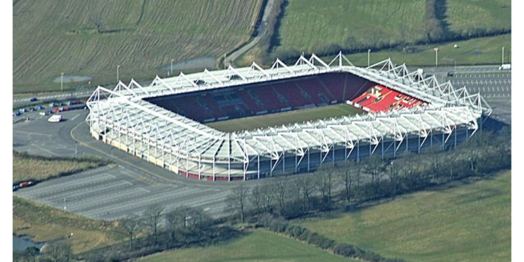 Ndërtoi stadium për Premier Ligën por fundosi klubin, njihuni me historinë e çuditshme nga Anglia