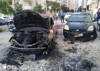 Digjen tre makina në Vlorë, zjarri dyshohet i qëllimshëm