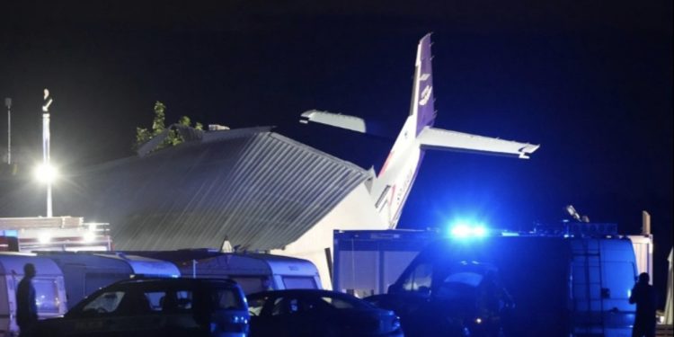 Rrëzohet avioni, 5 të vdekur e 5 të plagosur