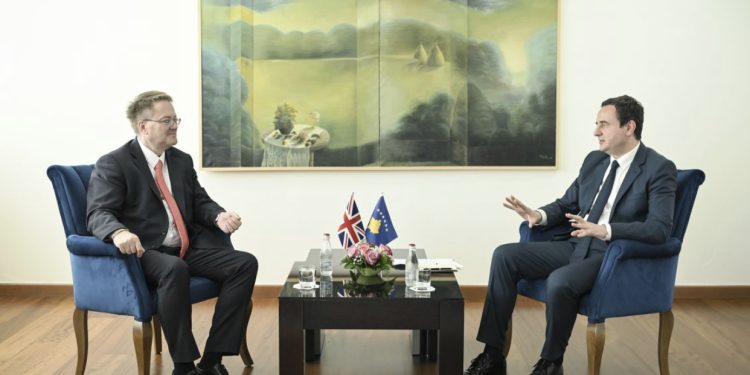 Rama në Prishtinë, Kurti takon ambasadorin britanik